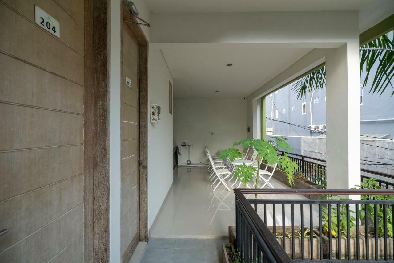 Oyo 697 Olivia Inn Denpasar Legian  Exterior photo